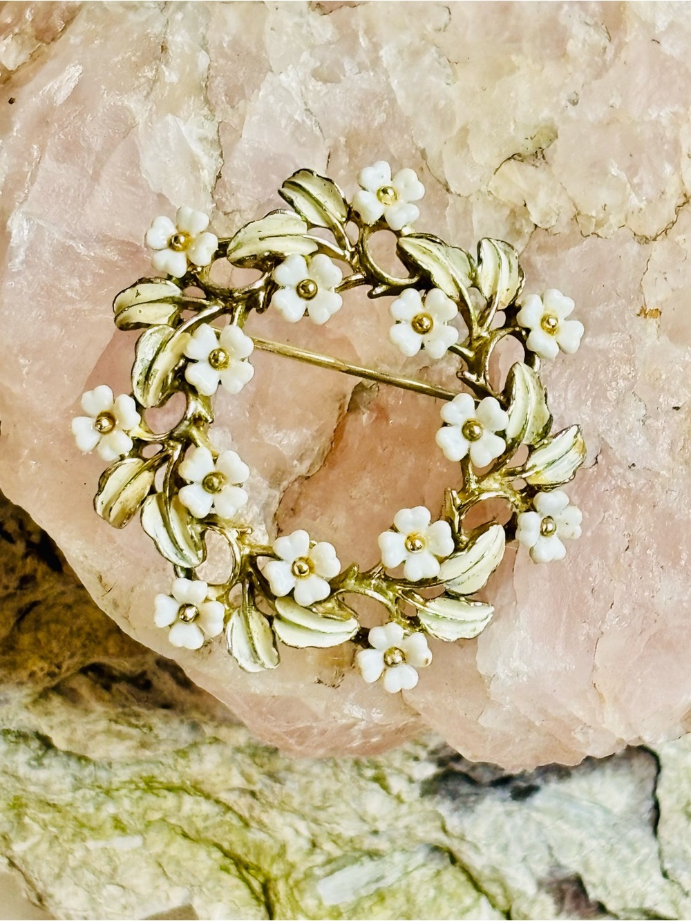 Vintage CORO Floral Wreath Brooch White Enamel Gold Tone Dogwood Flower Pin
